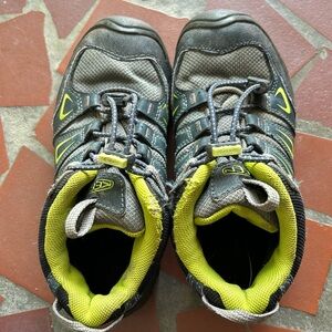 Keen hiking boots big kid size 1